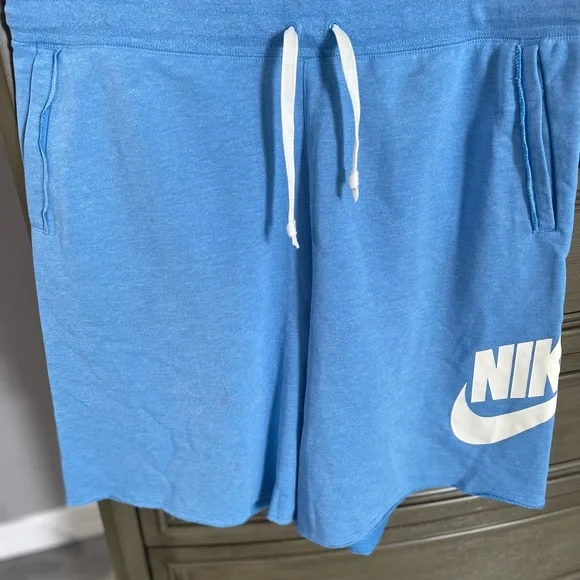 Men’s Nike Shorts - Picture 3 of 4